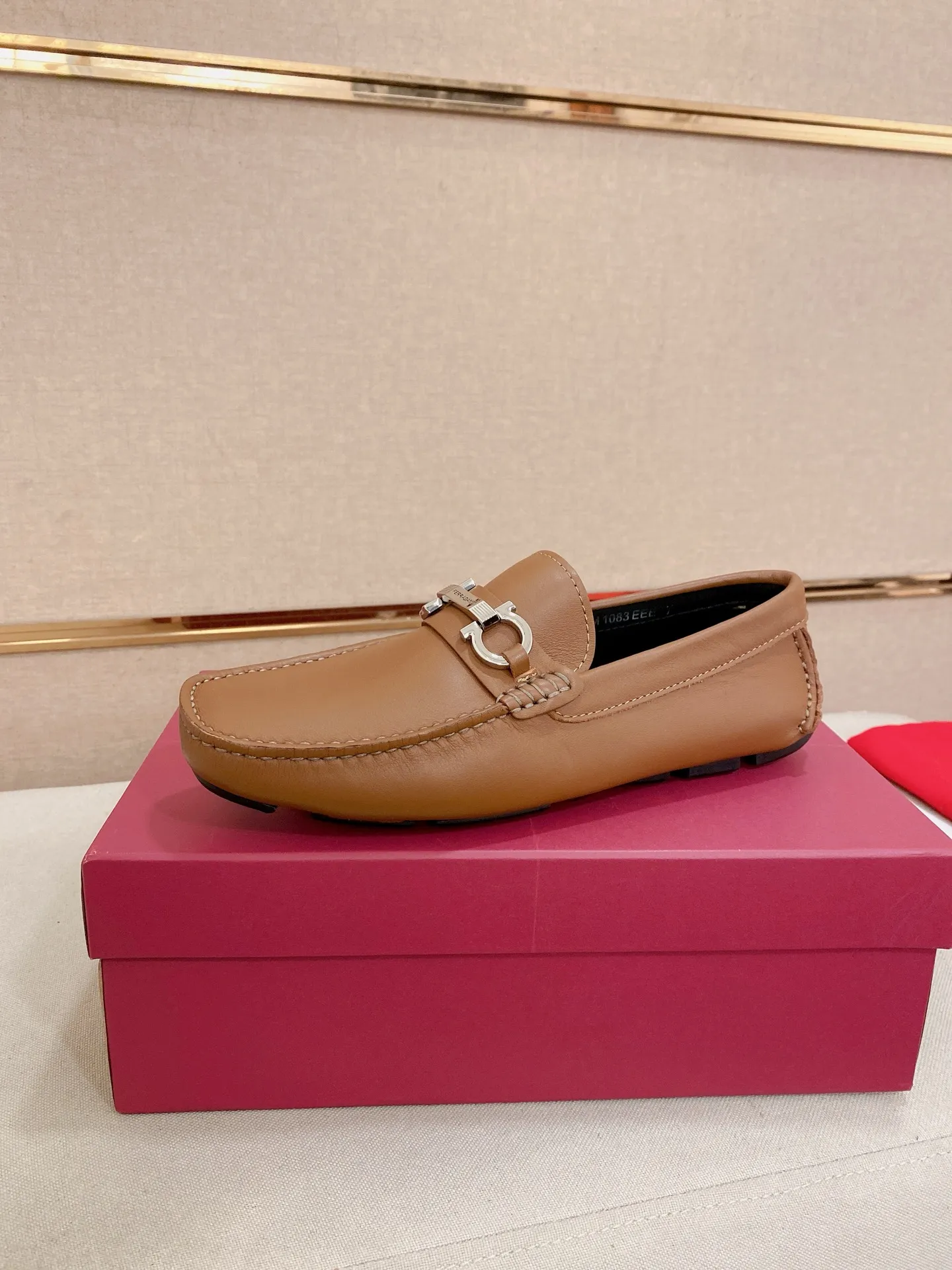 Men's shoes💰: 540💰High-end quality! Ferragamo🆕🆕Exclusive hot-selling products in stock🔥🔥New products on the shelves, high-quality Ferragamo men's pea shoes, high-end casual driving shoes, with complete packaging! 💪 💪 Material: imported first-layer pebbled cowhide 🐂 + imported high-quality water-dyed cowhide lining + wear-resistant outsole 👍🏻👍🏻 Features: high-end and comfortable, purely handmade 🚀 🚀 Create the perfect shoe that suits you best 🔥 🔥 Size: (38-44) 45 standard size can be customized!